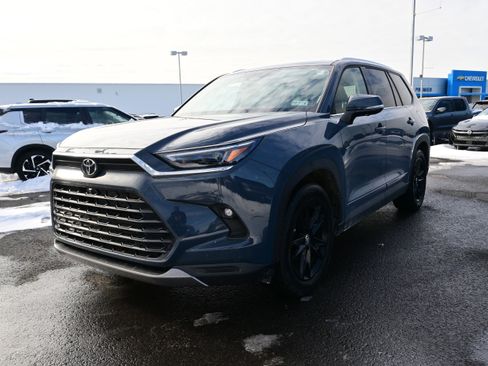 Used 2025 Toyota Grand Highlander AWD image 4