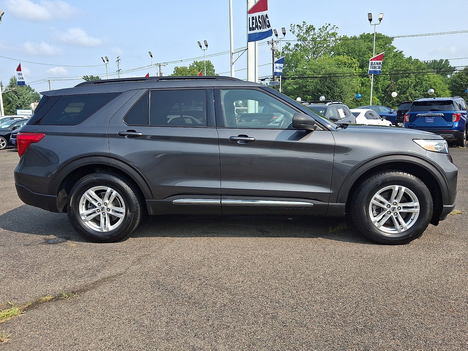 Used 2020 Ford Explorer XLT AWD/4WD image 8
