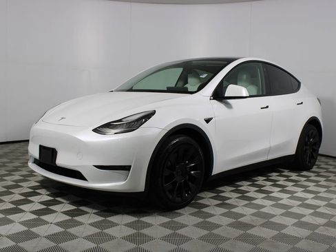 Used 2022 Tesla Model Y Long Range image 29