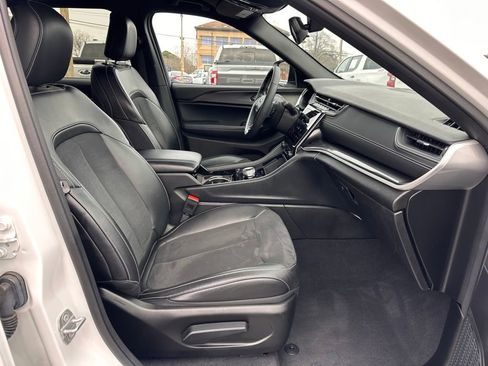 Used 2023 Jeep Grand Cherokee Altitude image 17