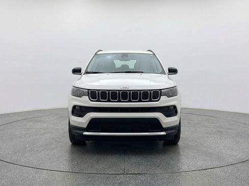 Used 2025 Jeep Compass Limited AWD/4WD image 2