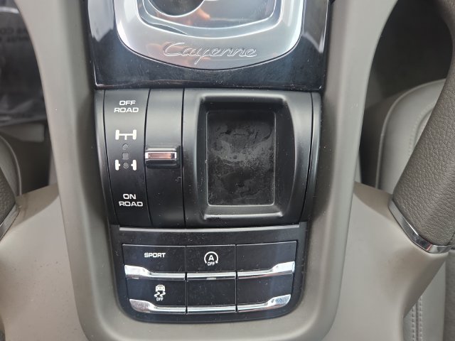 Used 2016 Porsche Cayenne AWD/4WD image 27