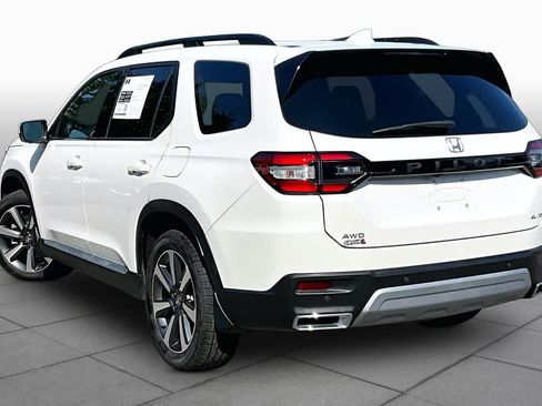 Used 2025 Honda Pilot Elite image 12