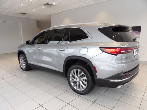 Used 2025 Buick Enclave Preferred image 6