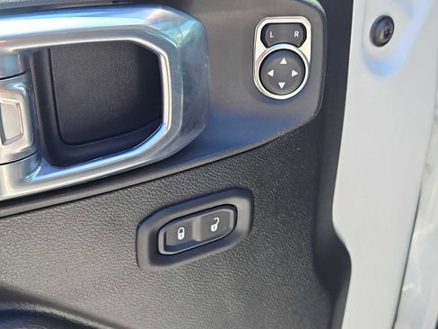 Used 2022 Jeep Gladiator Sport image 24