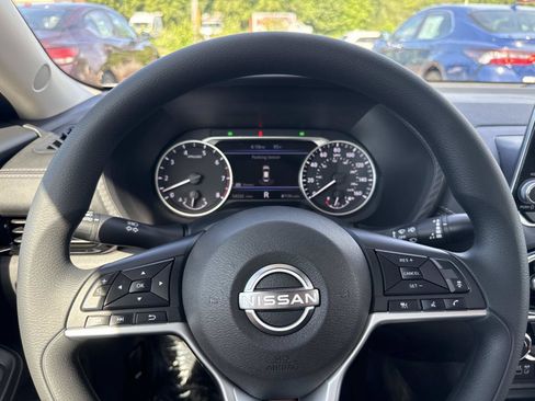 Used 2024 Nissan Sentra SV FWD image 25
