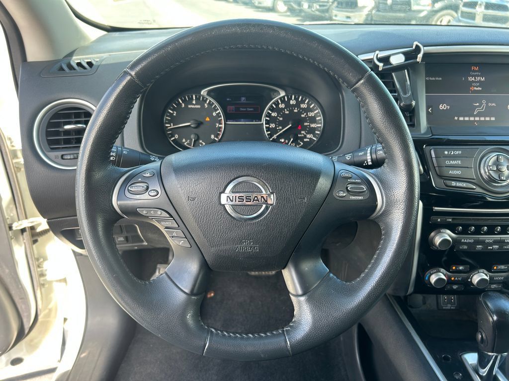 Used 2018 Nissan Pathfinder SV FWD image 20
