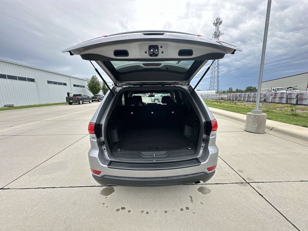 Used 2021 Jeep Grand Cherokee Laredo RWD image 24