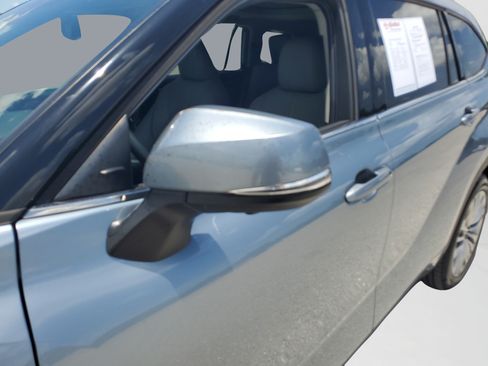 Used 2022 Toyota Highlander Platinum FWD image 28