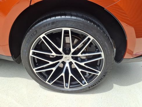 Certified 2024 Porsche Macan AWD/4WD image 14