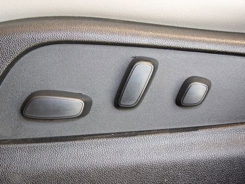 Used 2023 Cadillac XT4 Luxury w/ Cold Weather Package image 21