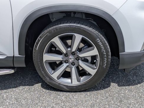 Used 2025 Honda Pilot Elite image 11