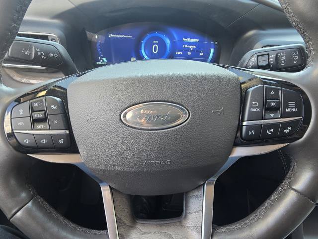 Used 2022 Ford Explorer Platinum w/ Equipment Group 601A AWD/4WD image 17