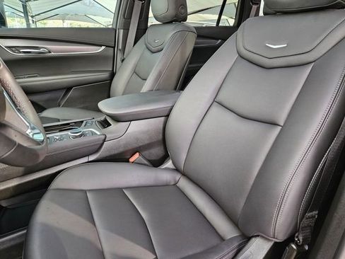 New 2025 Cadillac XT6 Luxury image 27