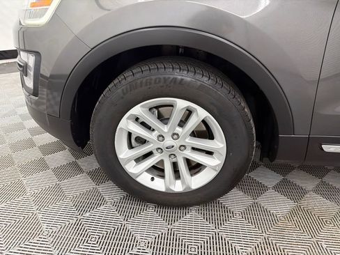 Used 2017 Ford Explorer XLT w/ Equipment Group 201A FWD image 12