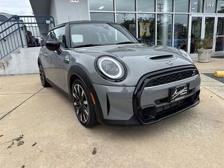 Used 2022 MINI Cooper S image 1