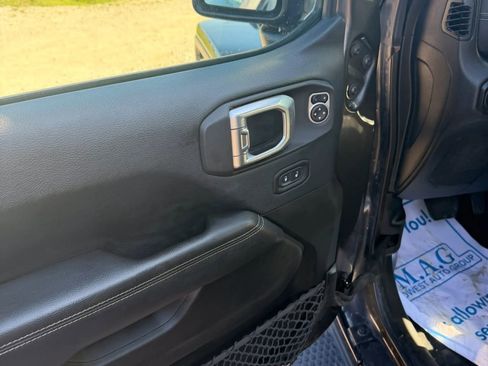 Used 2018 Jeep Wrangler Unlimited Sahara AWD/4WD image 10
