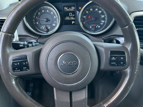Used 2011 Jeep Grand Cherokee Laredo w/ Trailer Tow Group AWD/4WD image 21