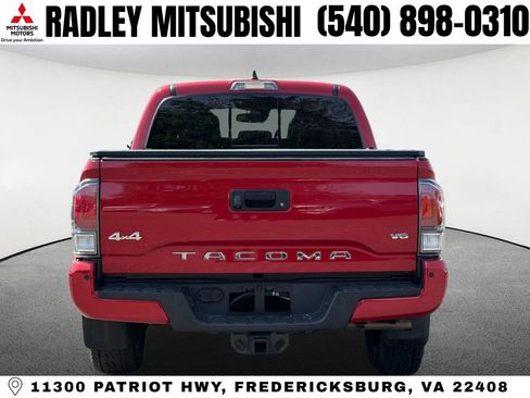 Used 2020 Toyota Tacoma Limited image 17