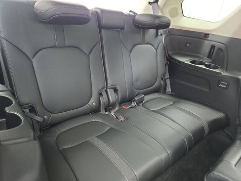 Used 2024 Honda Pilot Touring image 12
