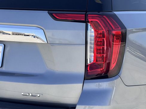 Used 2023 GMC Yukon XL SLT image 10