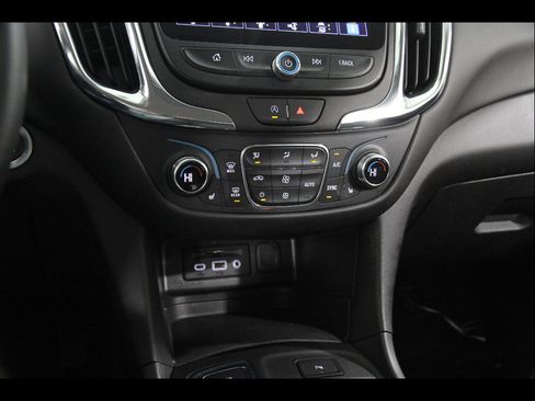 Certified 2024 Chevrolet Equinox LT AWD/4WD image 13
