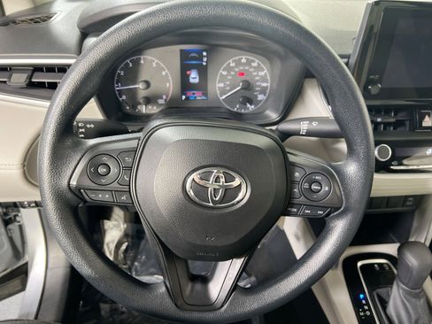 Used 2023 Toyota Corolla Cross L image 11