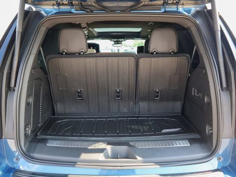 New 2026 GMC Yukon Denali Ultimate w/ LPO, Floor Liner Package AWD/4WD image 5