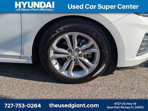 Used 2019 Chevrolet Cruze LT w/ Convenience Package image 6