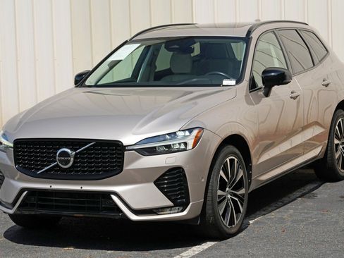 Used 2023 Volvo XC60 B5 Plus AWD/4WD image 49