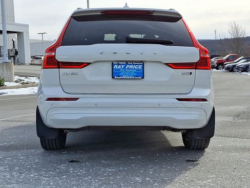 Certified 2022 Volvo XC60 B5 Momentum w/ Climate Package image 5
