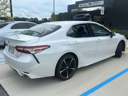 Used 2018 Toyota Camry XSE FWD image 4