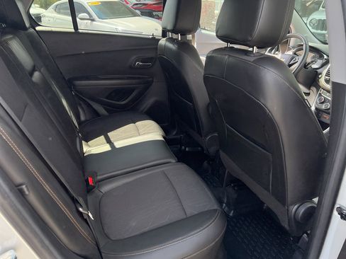 Used 2022 Chevrolet Trax LT w/ LT Convenience Package image 13