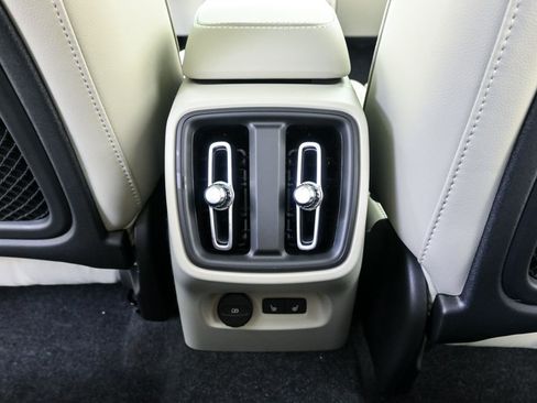 New 2026 Volvo XC40 B5 Plus w/ Protection Package Premier AWD/4WD image 19
