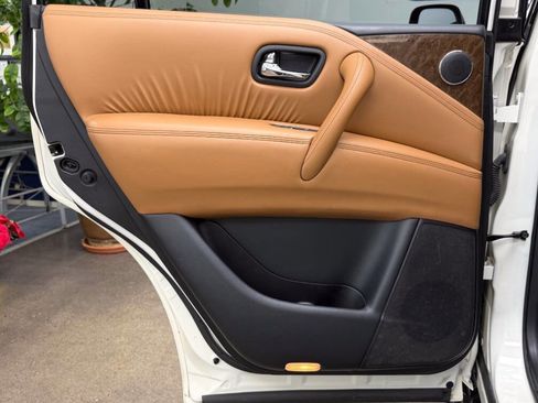 Used 2016 INFINITI QX80 4WD w/ Signature Edition Package image 59