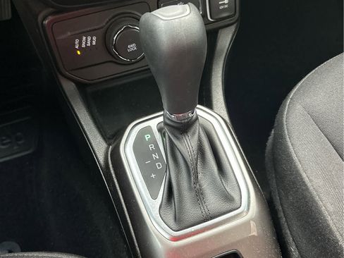 Used 2022 Jeep Renegade Latitude w/ Convenience Group image 36