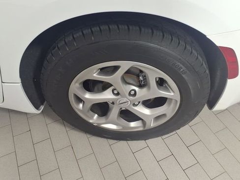 Used 2023 Chrysler Pacifica Limited image 8