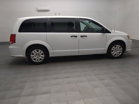 Used 2019 Dodge Grand Caravan SE FWD image 10