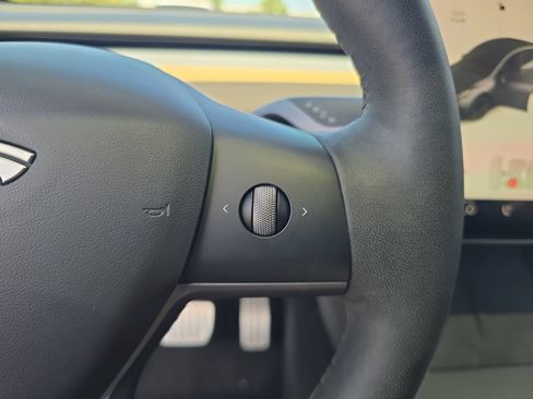 Used 2022 Tesla Model Y Performance AWD/4WD image 23