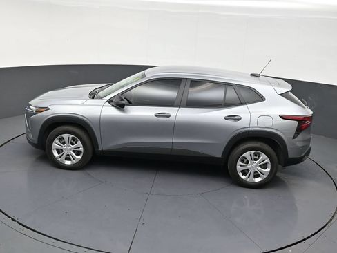 Used 2025 Chevrolet Trax LS FWD image 13