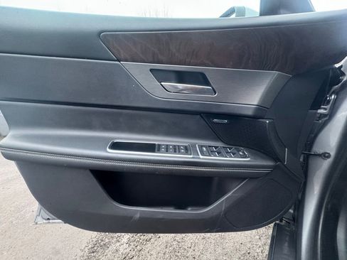 Used 2020 Jaguar XF Checkered Flag image 35