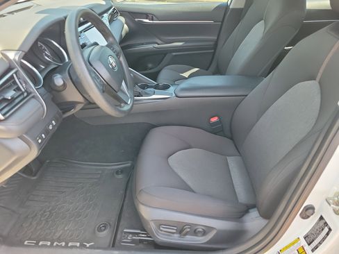 Used 2020 Toyota Camry LE image 4