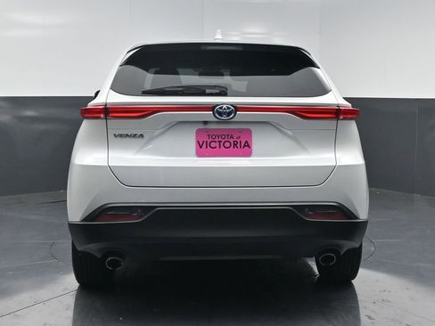 Used 2023 Toyota Venza LE image 16