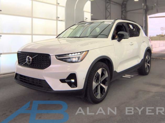 Used 2026 Volvo XC40 B5 Plus AWD/4WD image 1