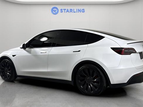 Used 2022 Tesla Model Y Performance image 9