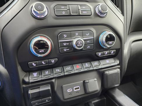 Used 2022 GMC Sierra 3500 Denali w/ Denali Ultimate Package image 59