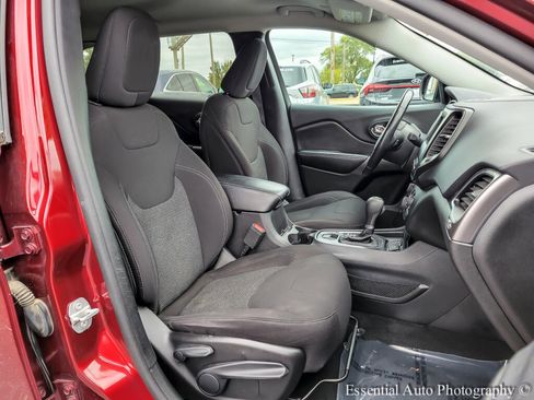 Used 2020 Jeep Cherokee Latitude w/ Cold Weather Group image 32