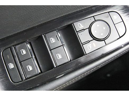 Used 2025 Nissan Rogue SV w/ SV Premium Package FWD image 21