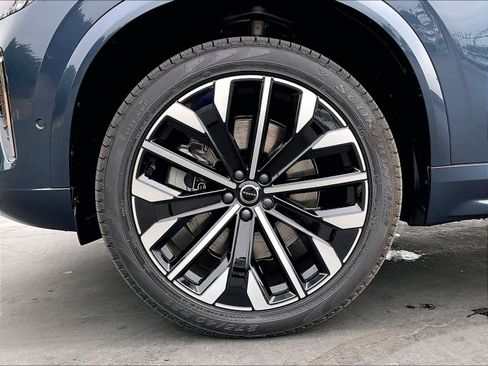New 2026 Volvo XC90 T8 Plus w/ Protection Package Premier image 14