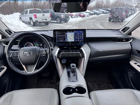 Used 2021 Toyota Venza image 12